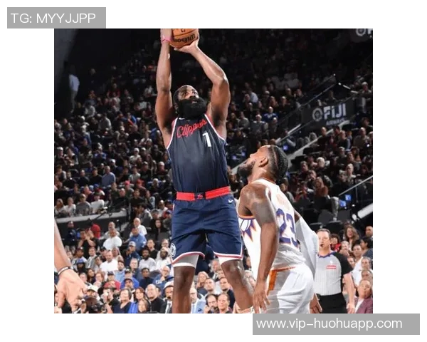 卢指导：球队计划新赛季降低哈登使用率与比赛负荷以提升整体表现