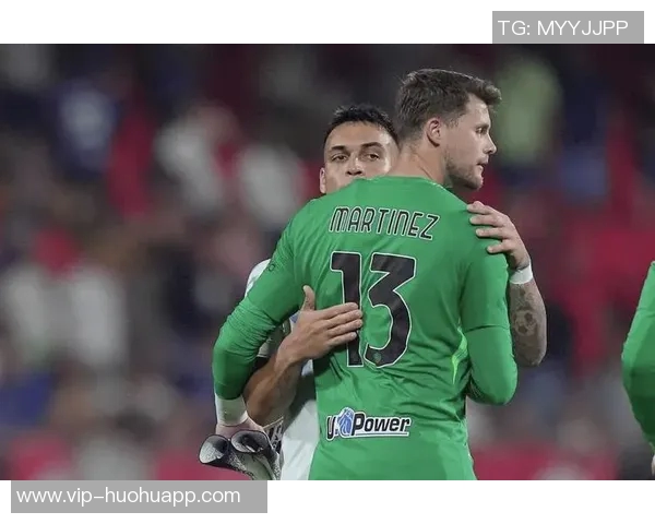 国米主场球迷为J马丁内斯加油助威助其走出车祸阴影重返赛场