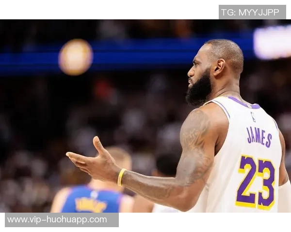 詹姆斯赛季首秀后身体状态良好期待恢复健康重返巅峰